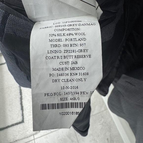 Jos. A. Bank Reserve Collection Blazer - Portland Model - Size 46R - Picture 5 of 5